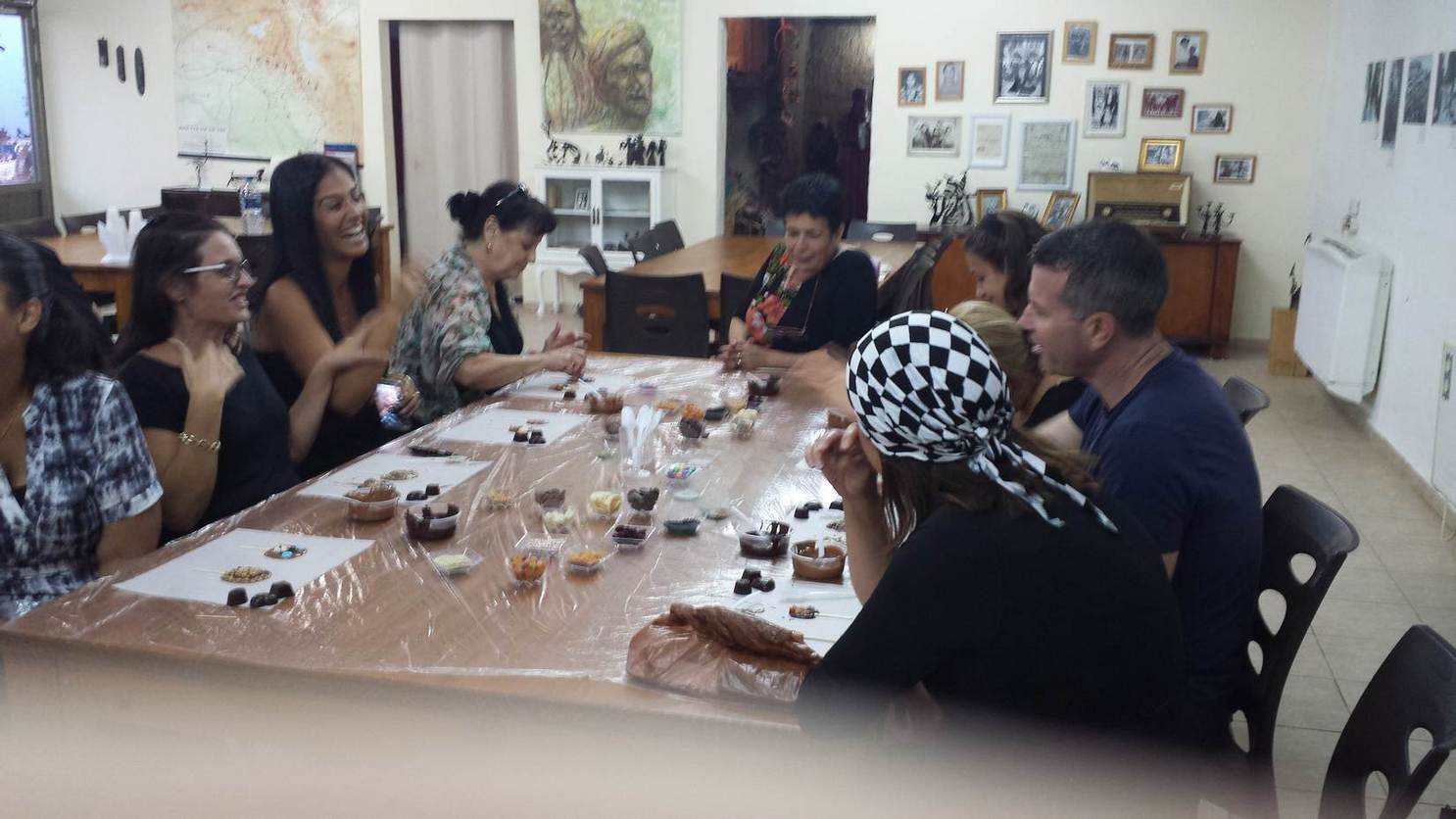 שולחן סדנת שוקולד