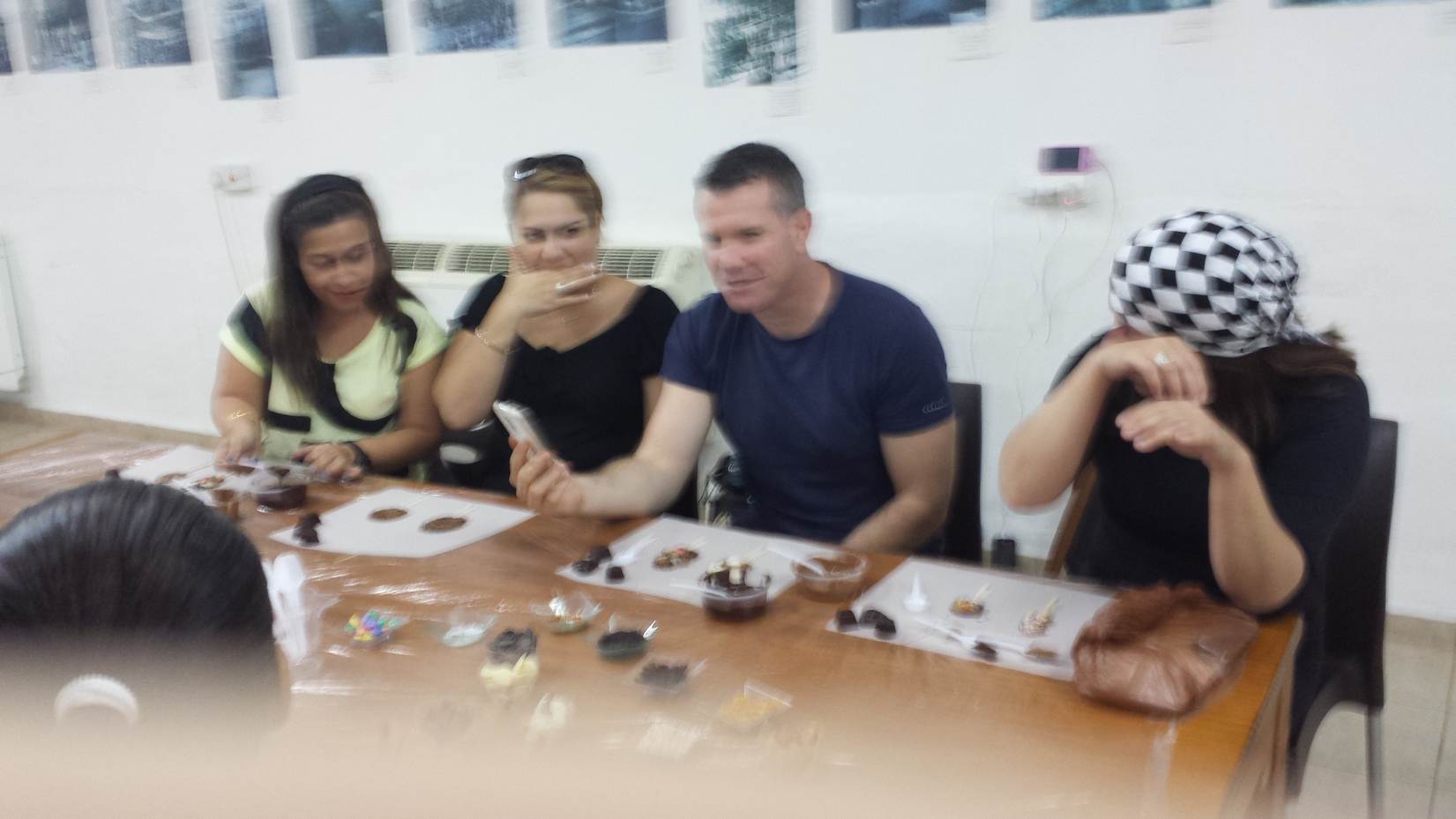 הקבוצה בפעילות שוקולד